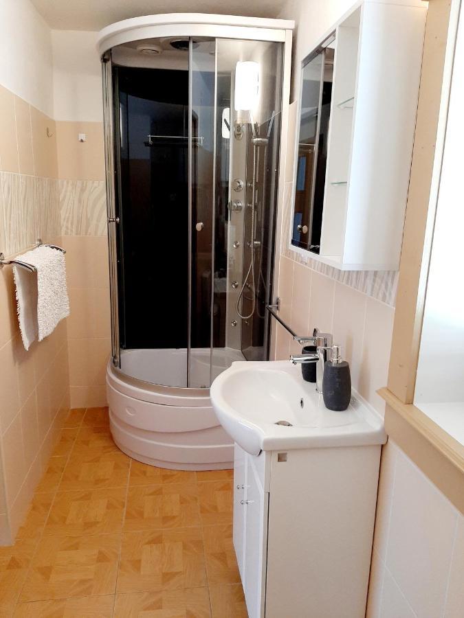Viktoria- Neakceptujeme Mlade Partie Villa Terchová Exterior foto